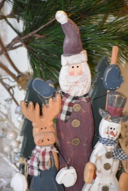 Weihnachtsdeko mit Schneemann, Elch und Nikolaus