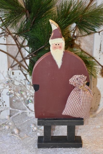 Weihnachtsmann aus Holz mit kariertem Sack, 2 Größen