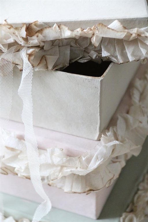 Jeanne D´Arc Living, quadratische Boxen, Papierrüsche, 3 Größen