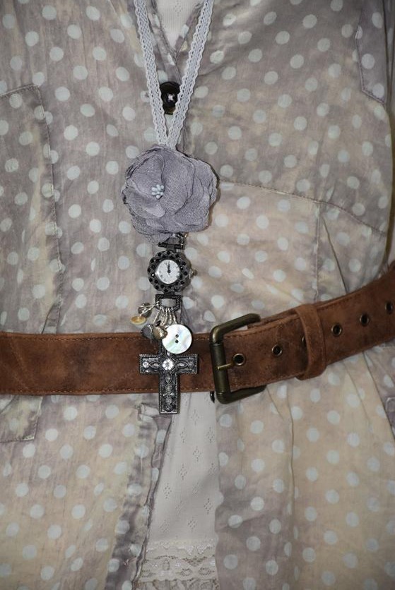 Jeanne D Arc Living, Halskette mit Uhr und Kreuz