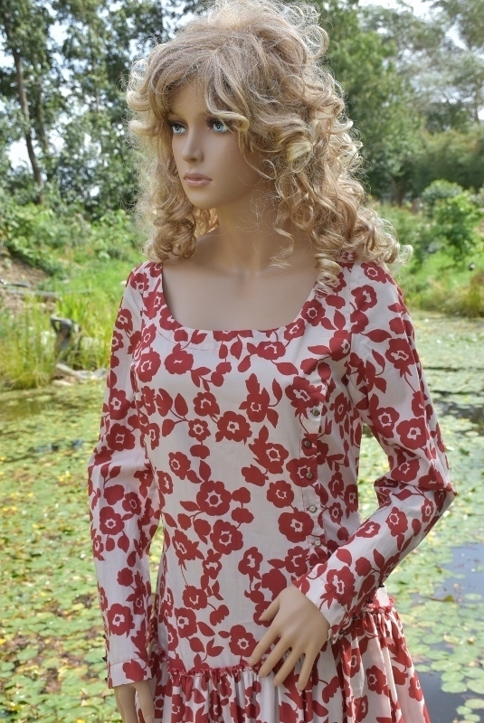 Jayko  Kleid Perth aus flower Cotton, beige-rot