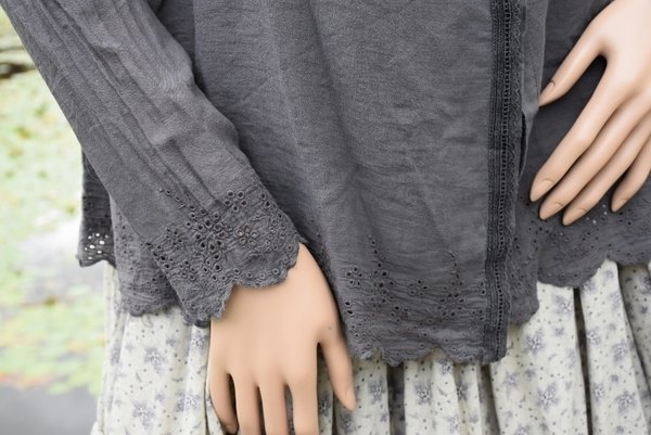 Jayko  Shirt Stair aus embroidered cotton veil in cinder