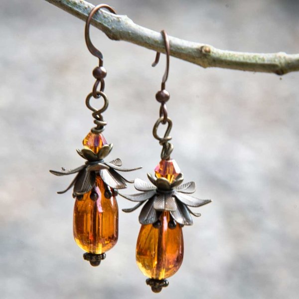 DriftwoodRose - Ohrringe Blütentropfen amber