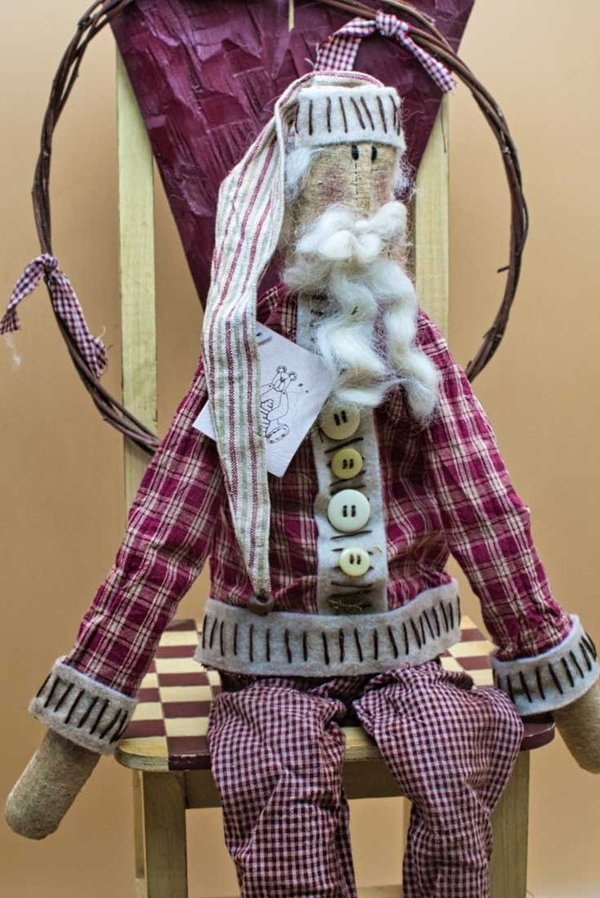Weihnachtsmann im Folk-Art Stil mit kariertem Anzug