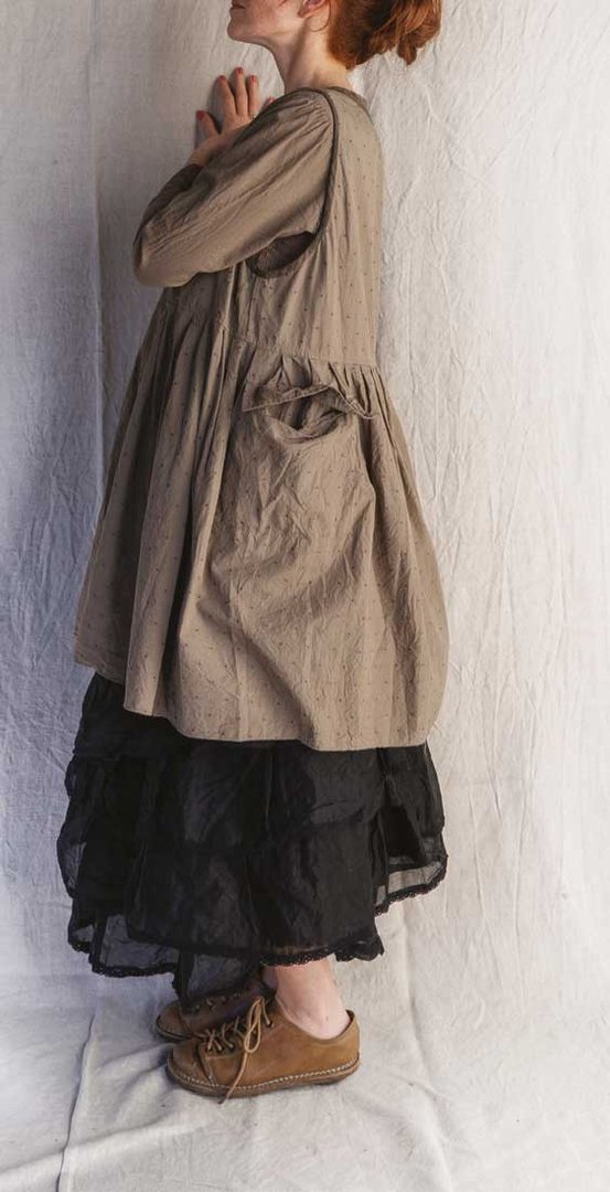 Les Ours Kleid Florette, Baumwolle bronze, gestickte Punkte