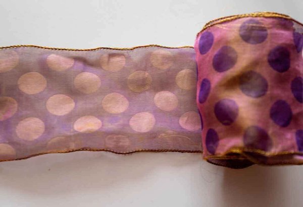Feines changierendes Seidenband mit lila Punkten, 10 cm breit